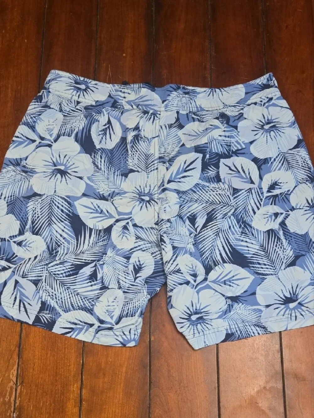 L.L. Bean Men's Navy and Light Blue Floral Swim Board Shorts
